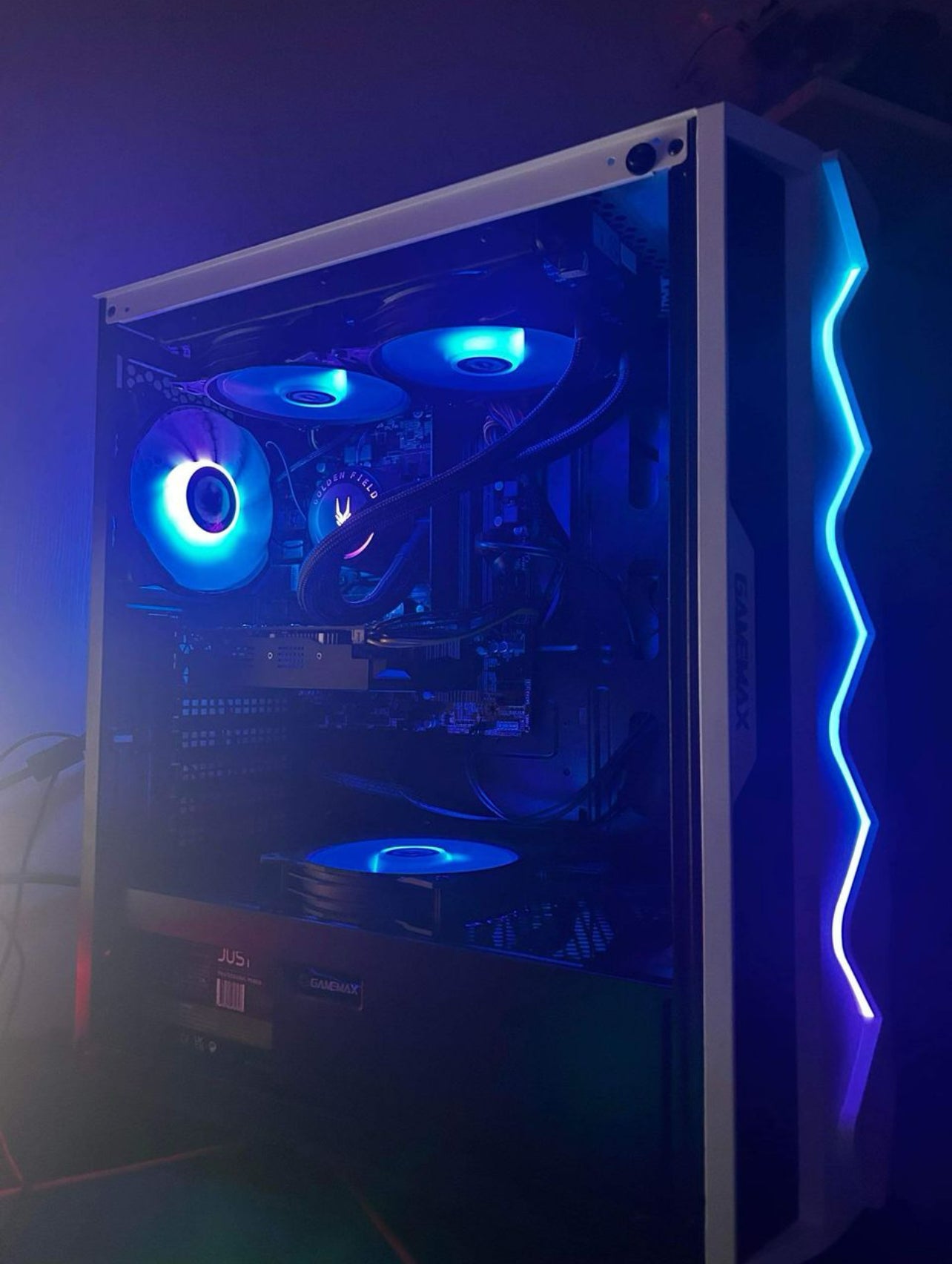 GameFury-Gaming Pc: Amd Ryzen 7 2700x , GTX 1070 8GB , 16GB Ram , 240GB SSD + 1TB HHD Windows 10 Pro