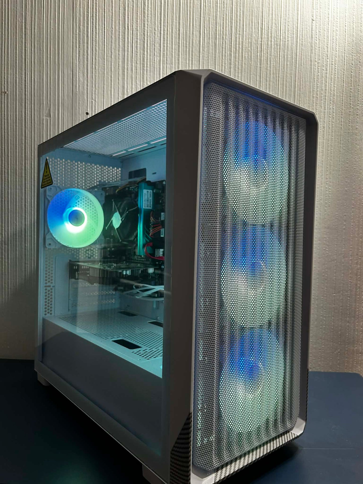 GameFury - Amd Ryzen 3 3200G , GTX 1050Ti 4GB 8GB DDR4 Ram, 120GB SSD +1TB HHD Windows 10 Pro