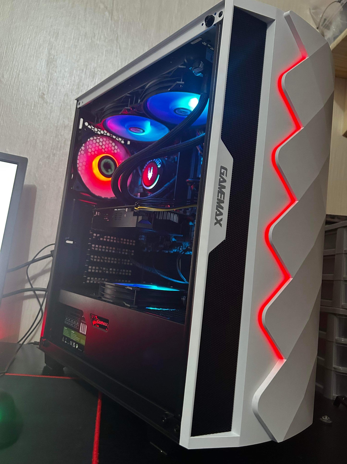 CUSTOMISE YOUR NEW RGB GAMING PC !